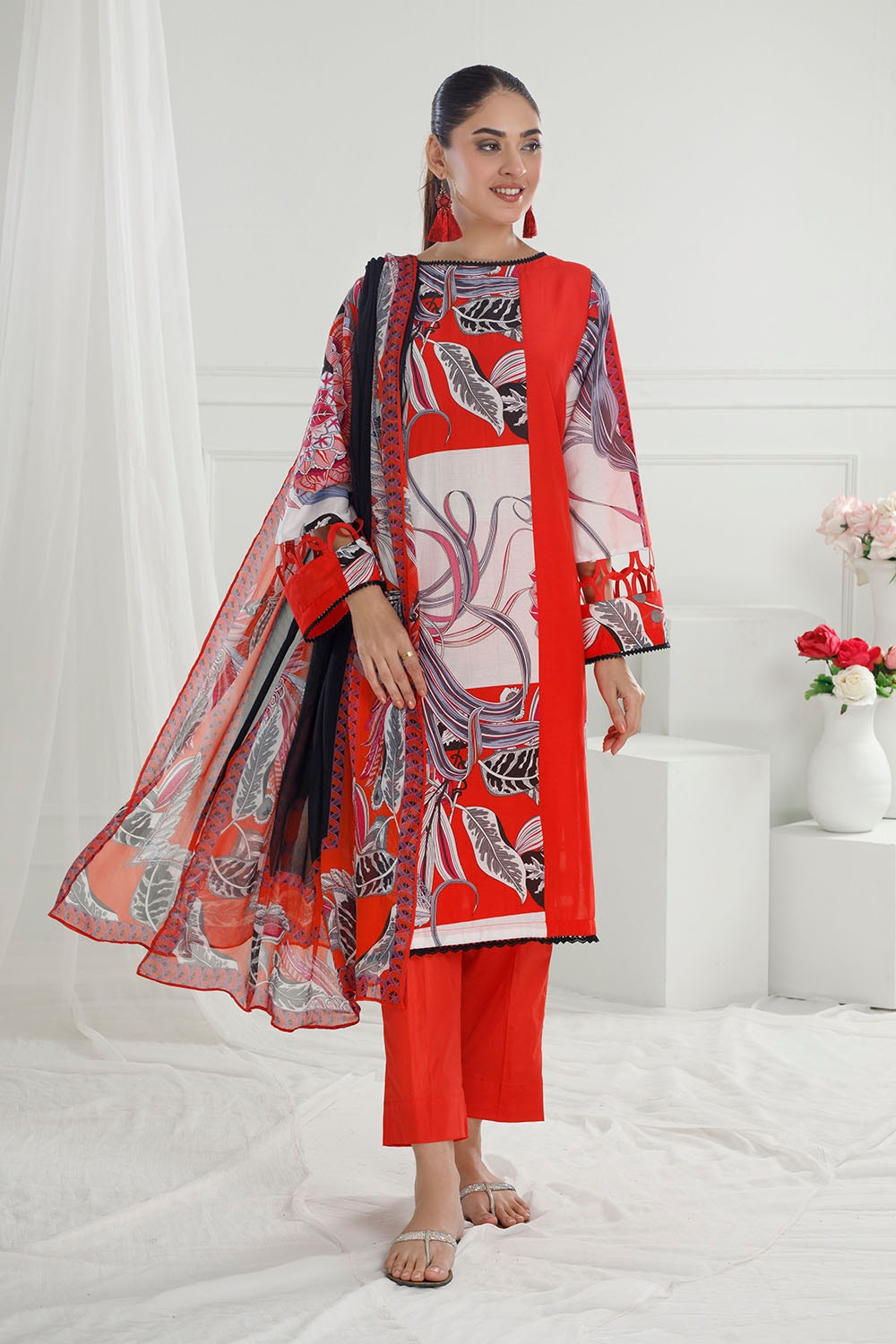 UAE-3 Piece Unstitched Printed Cotton Silk Suit with Printed Chiffon Dupatta