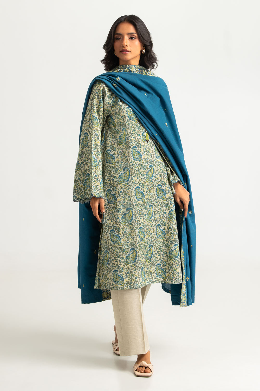 UAE-3PC Khaddar Printed Suit With Embroidered