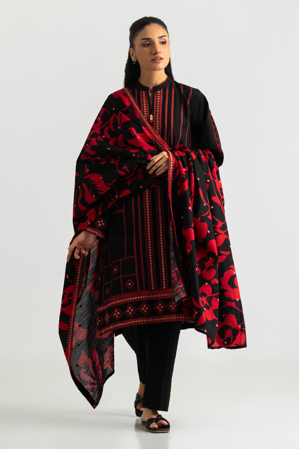 UAE-3PC Khaddar Slub Embroidered Suit With Printed