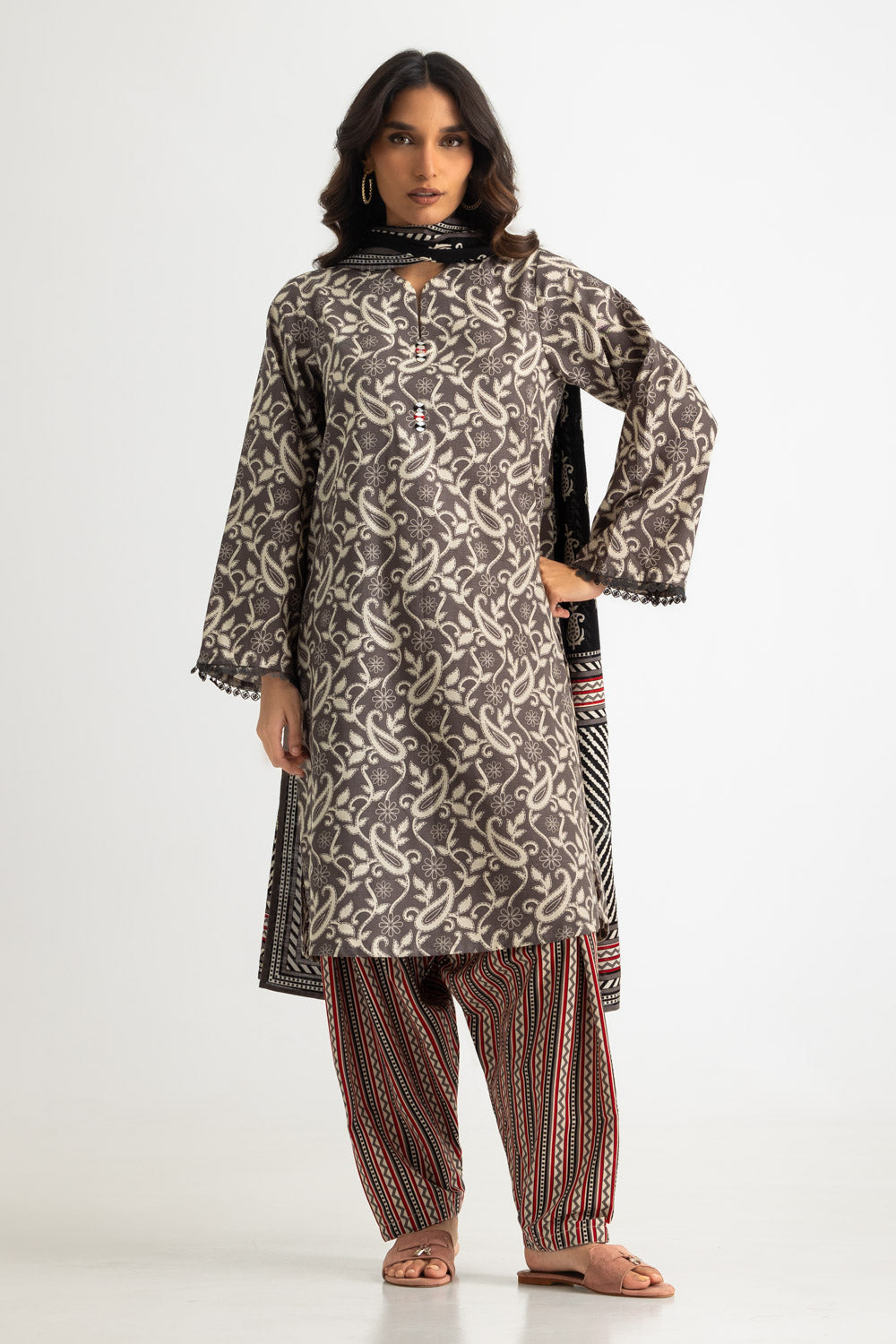 UAE-3PC Khaddar Slub Printed Suit