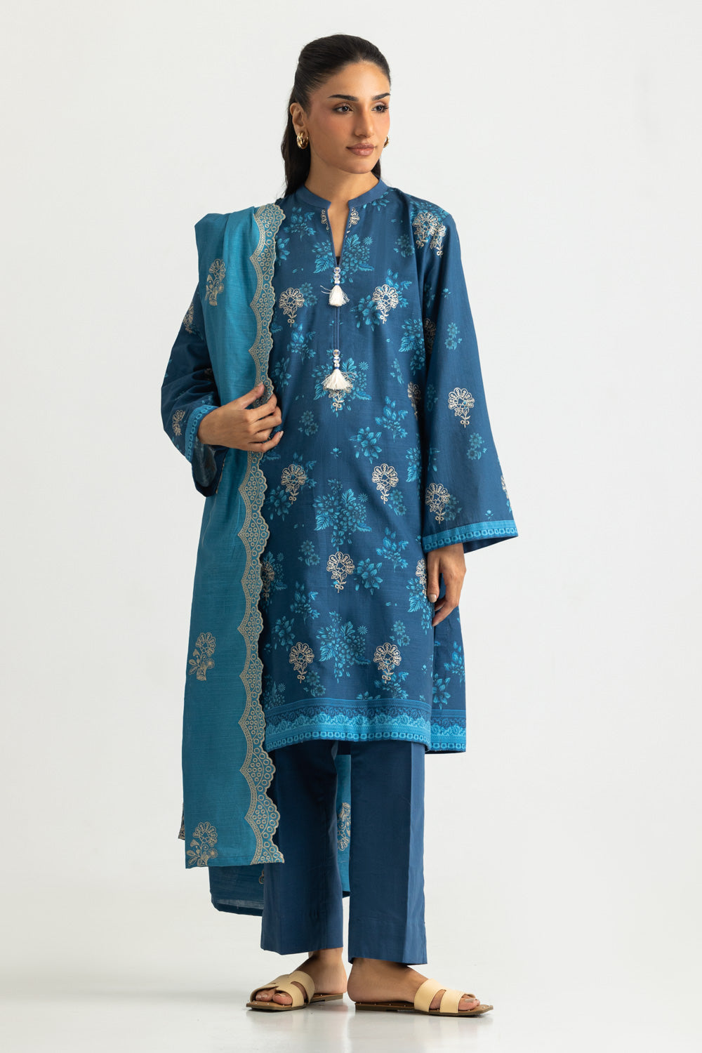 UAE-3PC Khaddar Slub Printed Suit With Embroidered