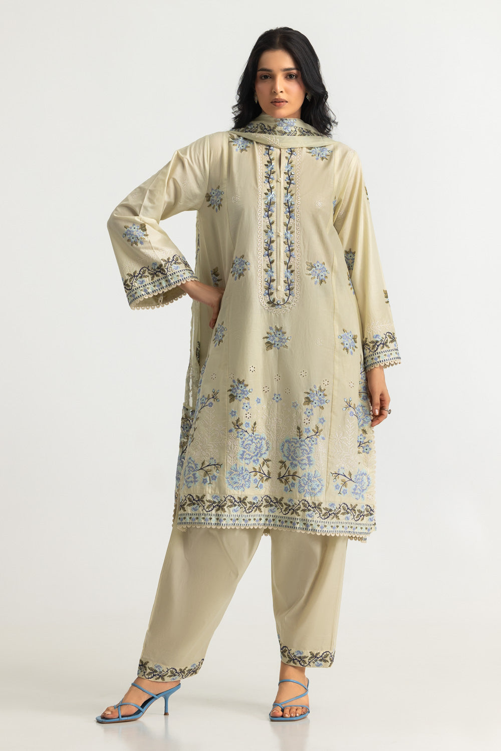 UAE- 3PC Lawn Embroidered Suit With Chiffon Embroidered Dupatta