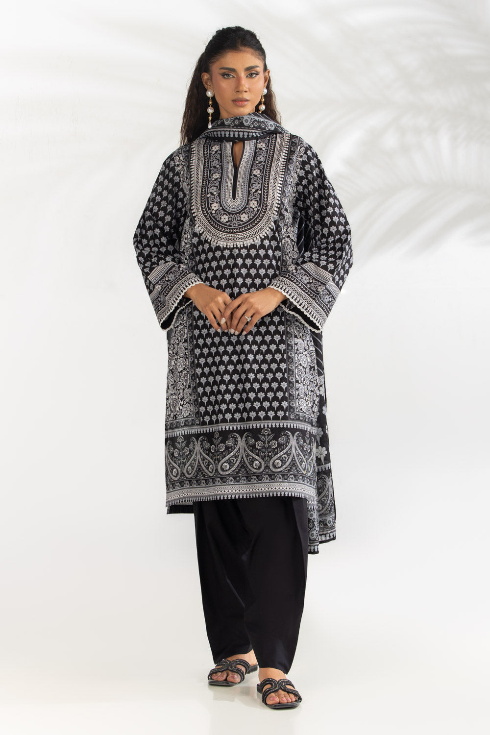 UAE-3PC Lawn Printed Suit