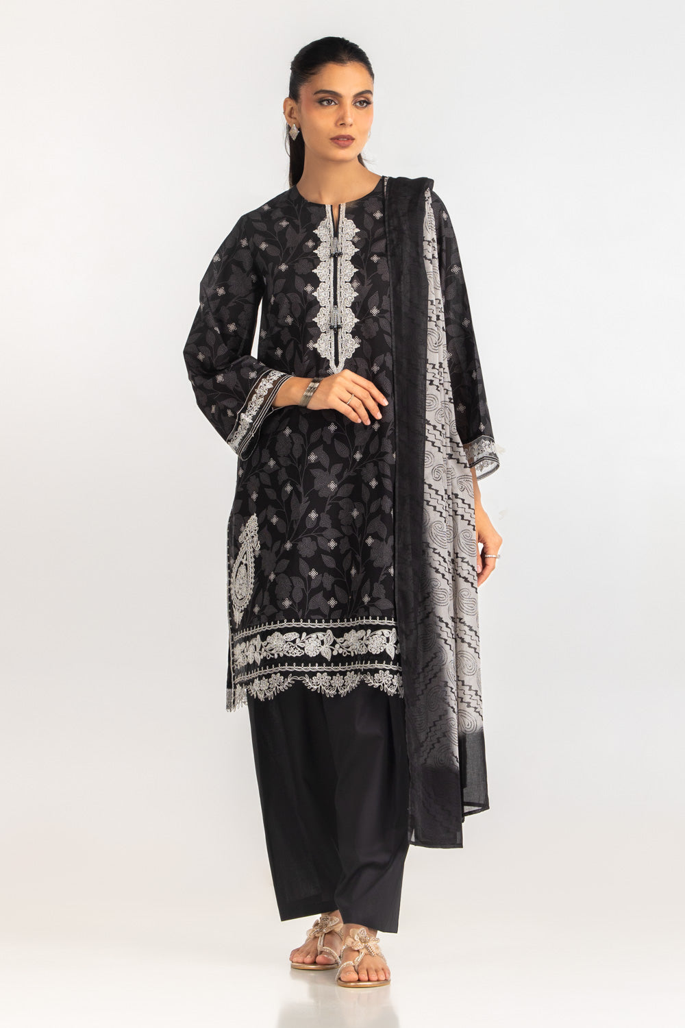 UAE-3PC Lawn Printed Suit With Embroidered IUSTKSD-2106