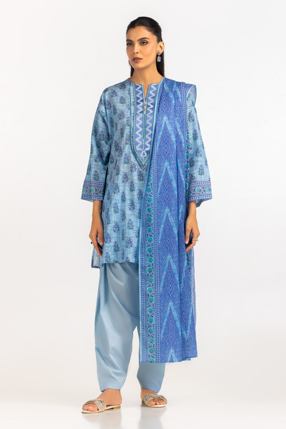 UAE- 3PC Lawn Printed Suit With Embroidered