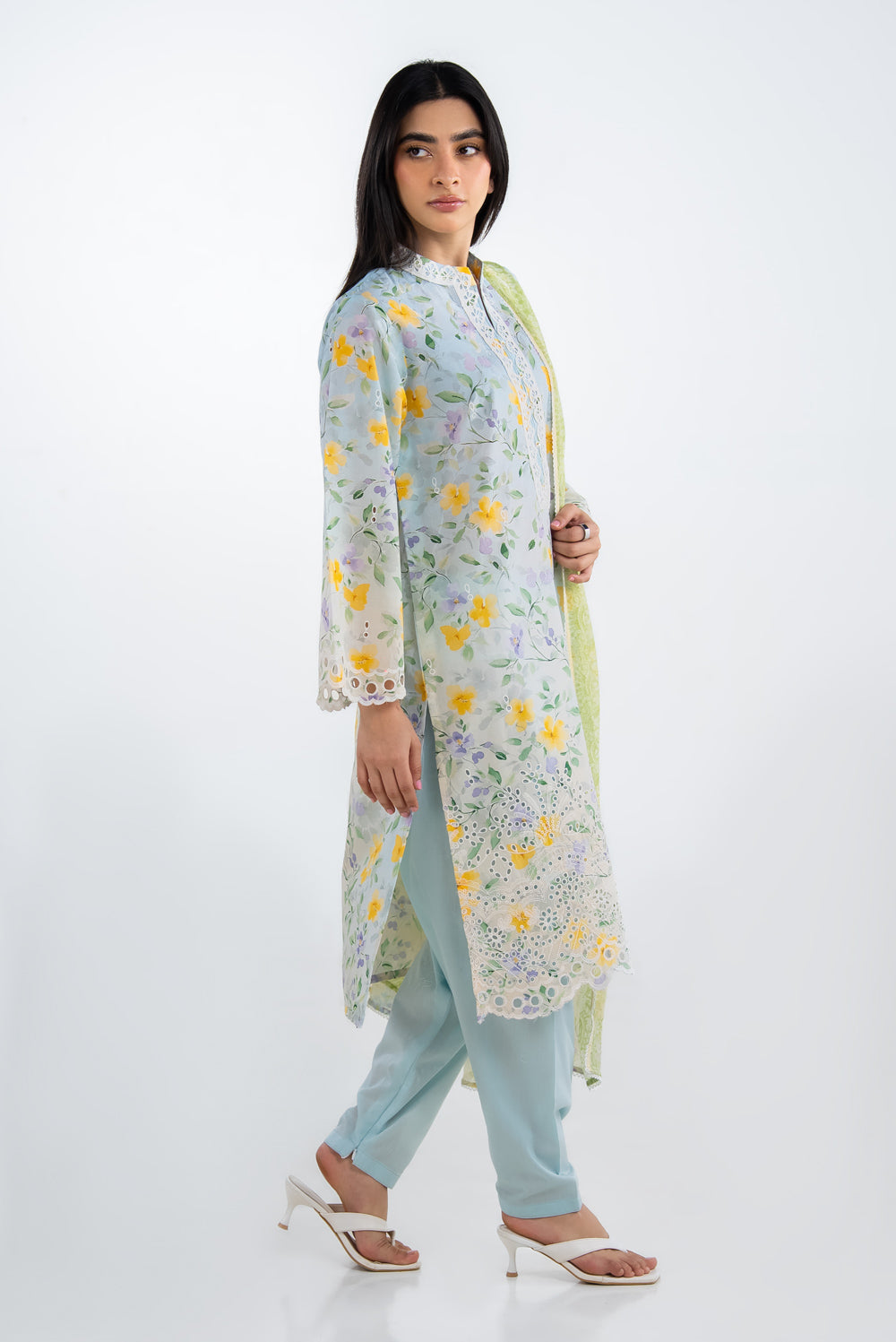 UAE-3PC Lawn Printed Suit With Embroidered IUSTKSD-2255