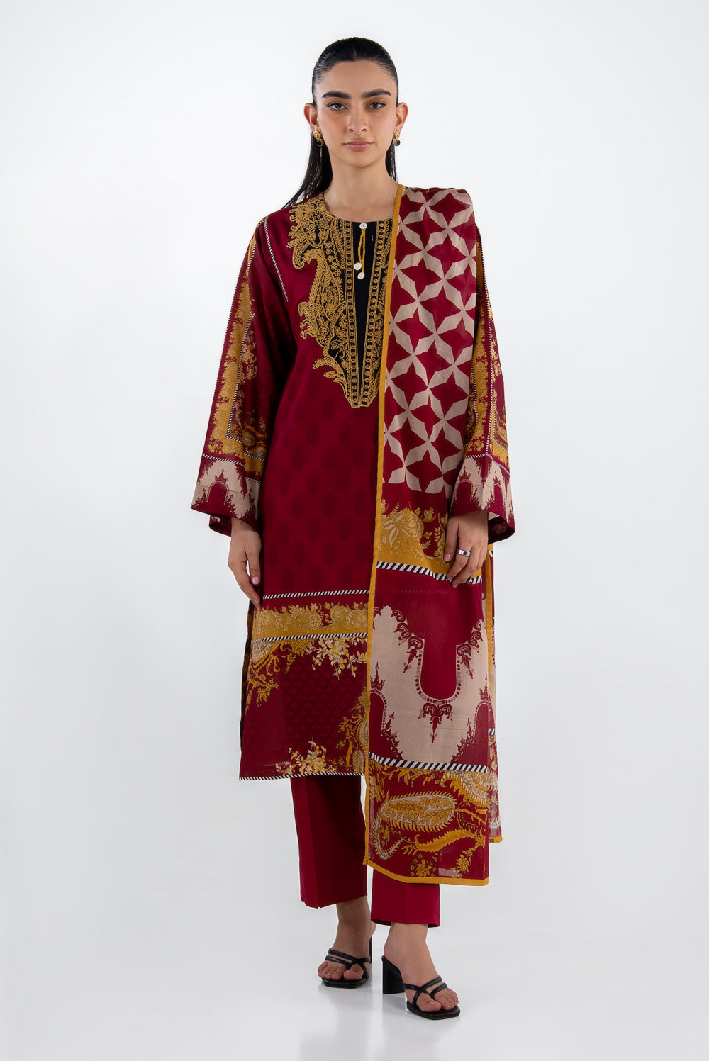 UAE-3PC Lawn Printed Suit With Embroidered