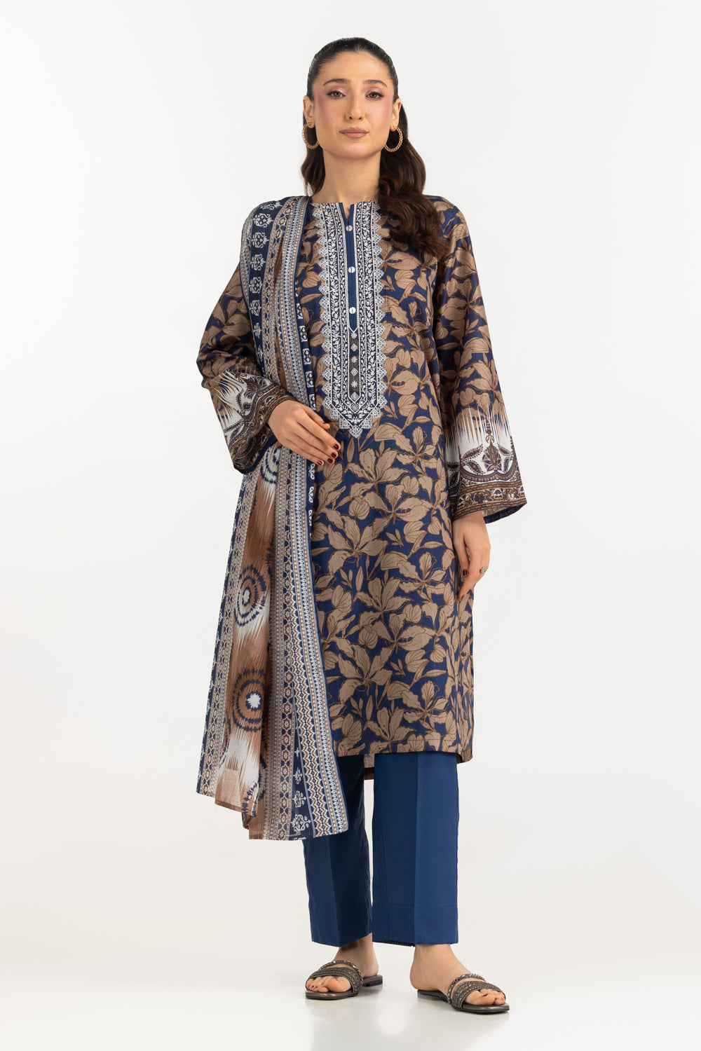 UAE-3PC Lawn Printed Suit With Embroidered