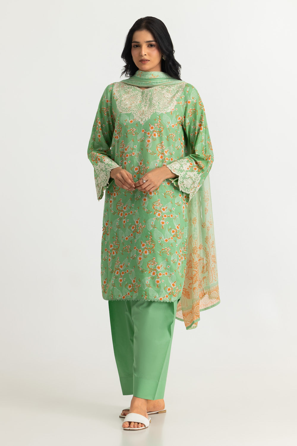 UAE- 3PC Lawn Printed Suit With Embroidered