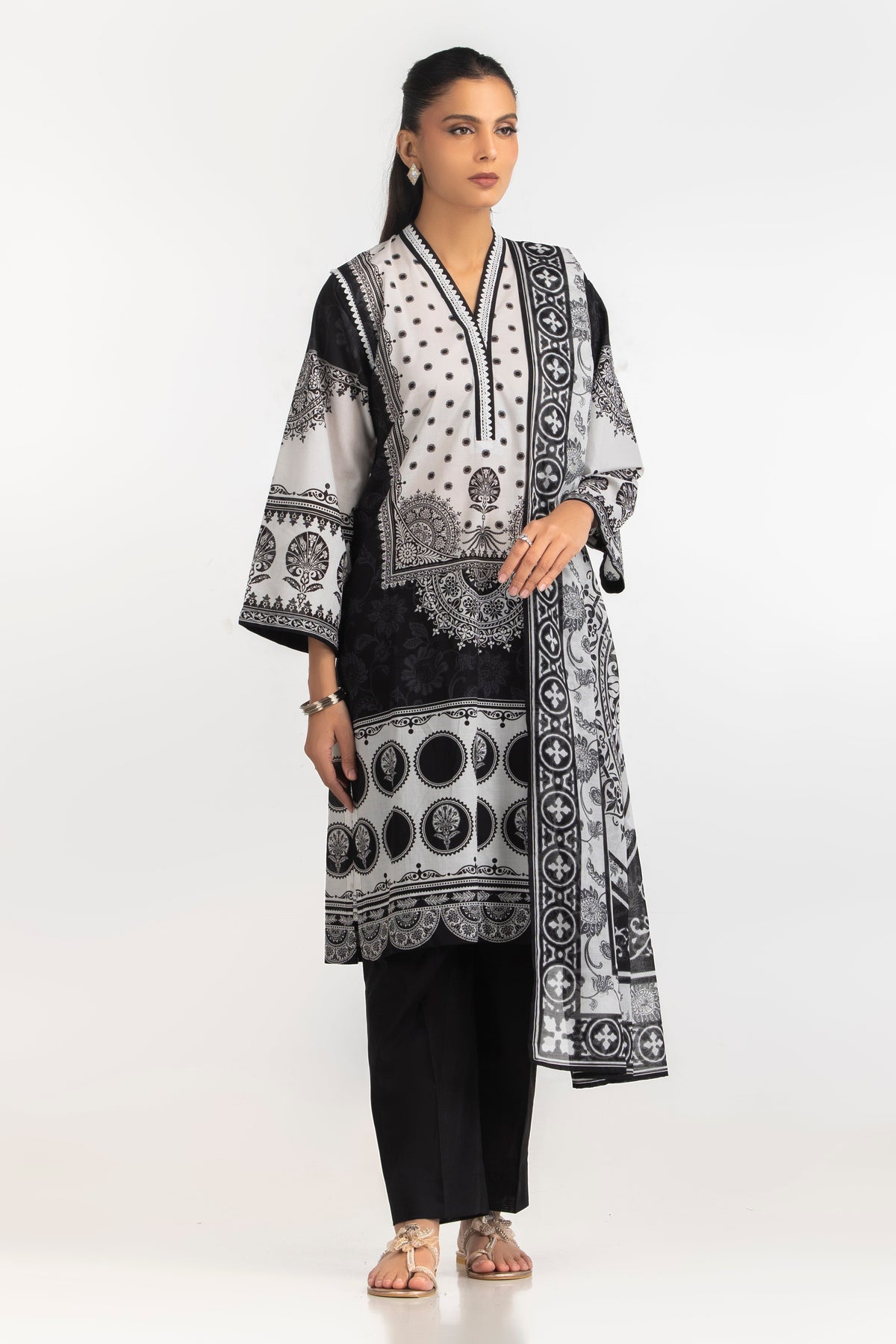 UAE-3PC Printed Lawn Suit IUSTKSD-2184