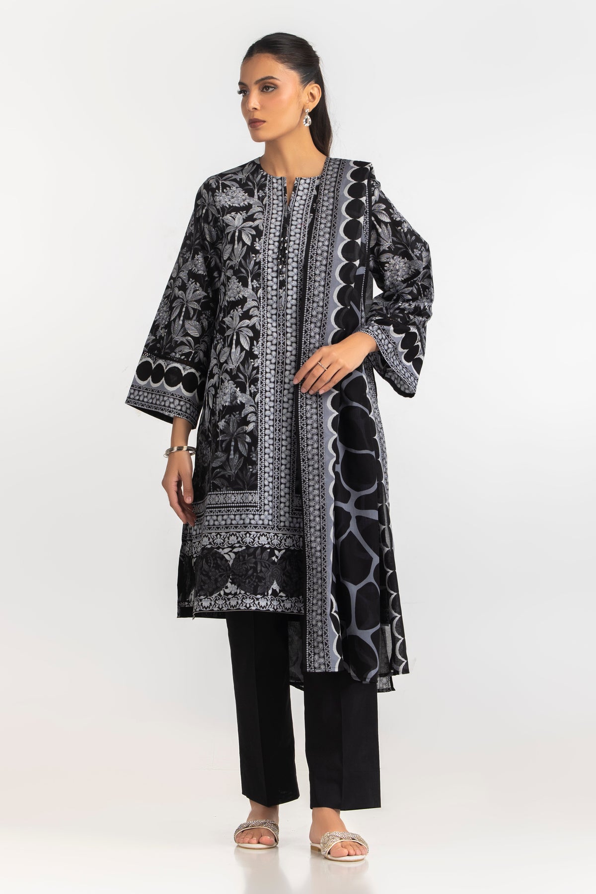 UAE-3PC Printed Lawn Suit IUSTKSD-2205
