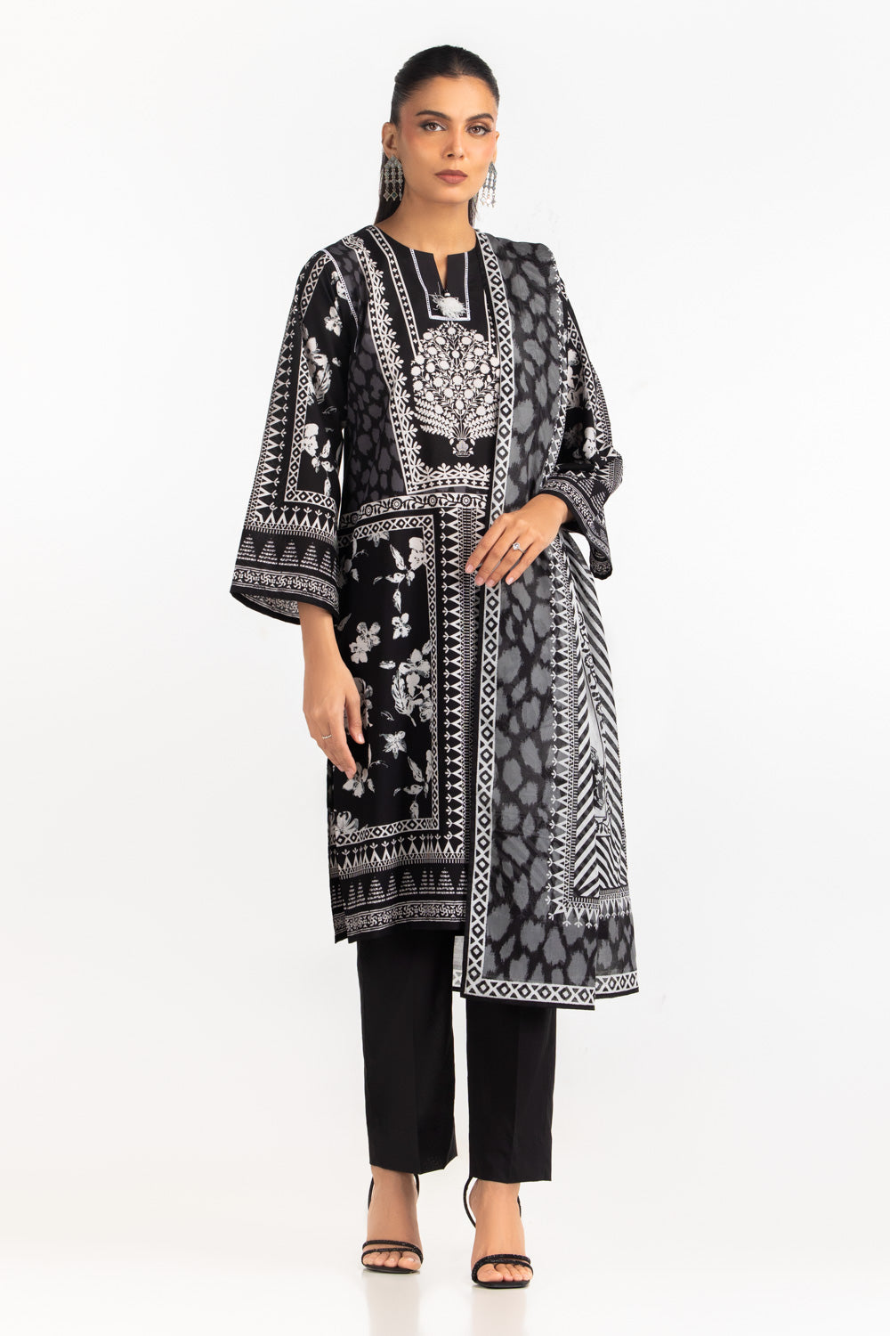 UAE-3PC Printed Lawn Suit IUSTKSD-2206