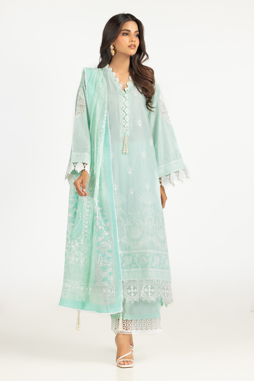 UAE-3PC Lawn Embroidered Suit IUSTKSD-754