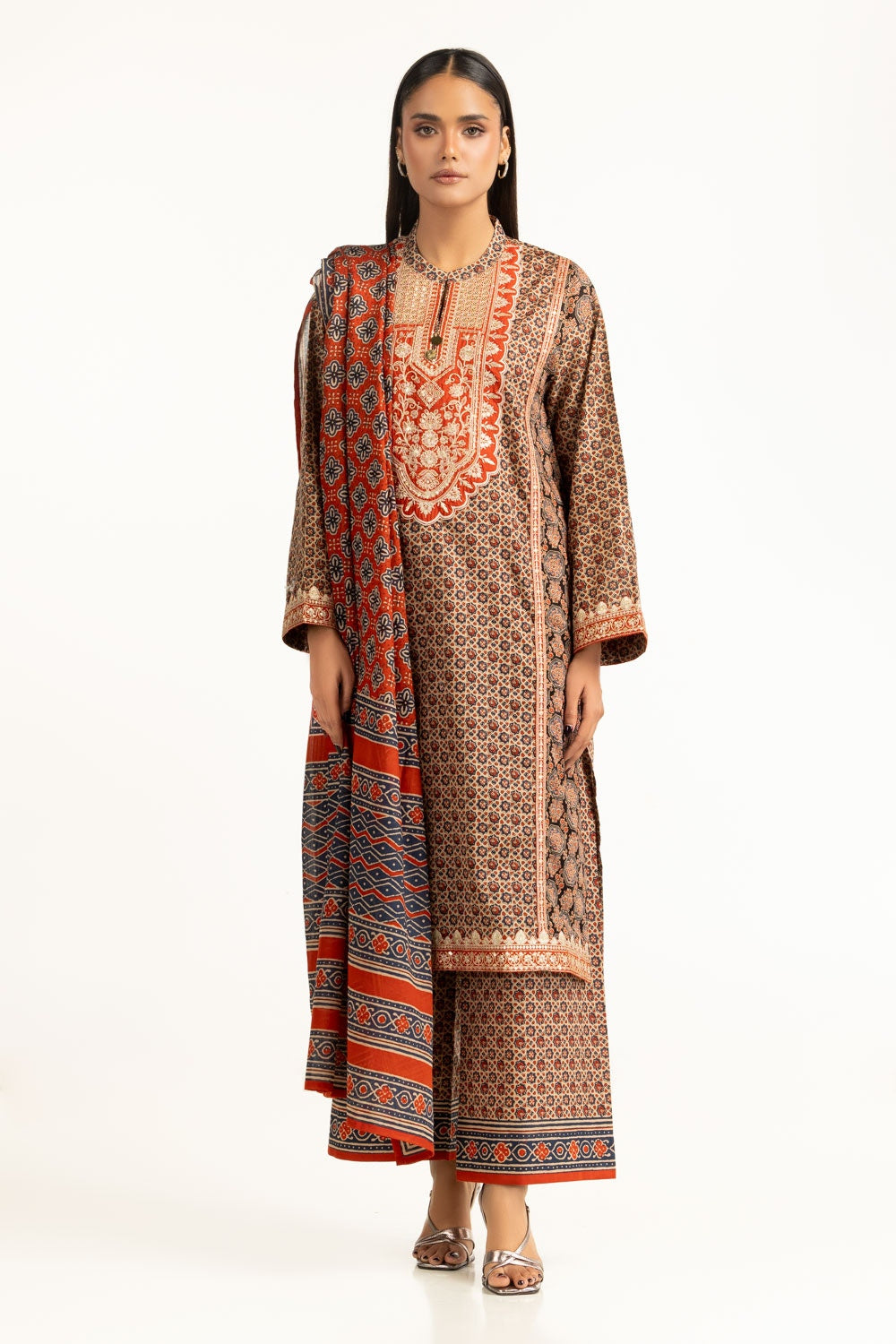 UAE-3PC Lawn Printed Suit With Embroidered IUSTKSD-930