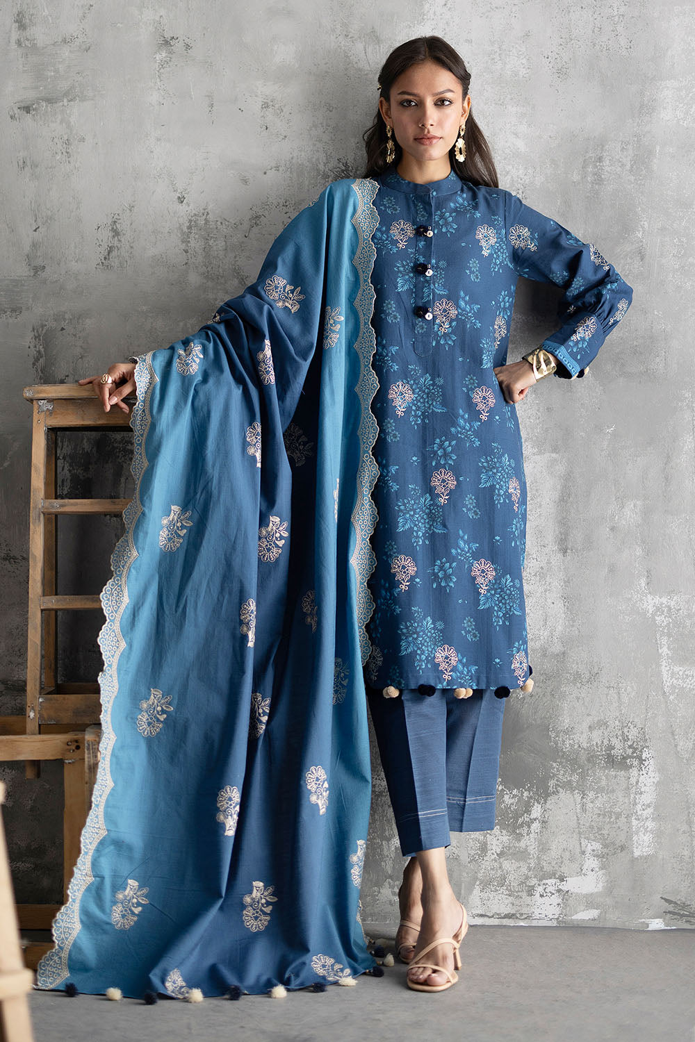 UAE-3 Piece Embroidered Printed Khaddar Suit with Embroidered Printed Khaddar Dupatta