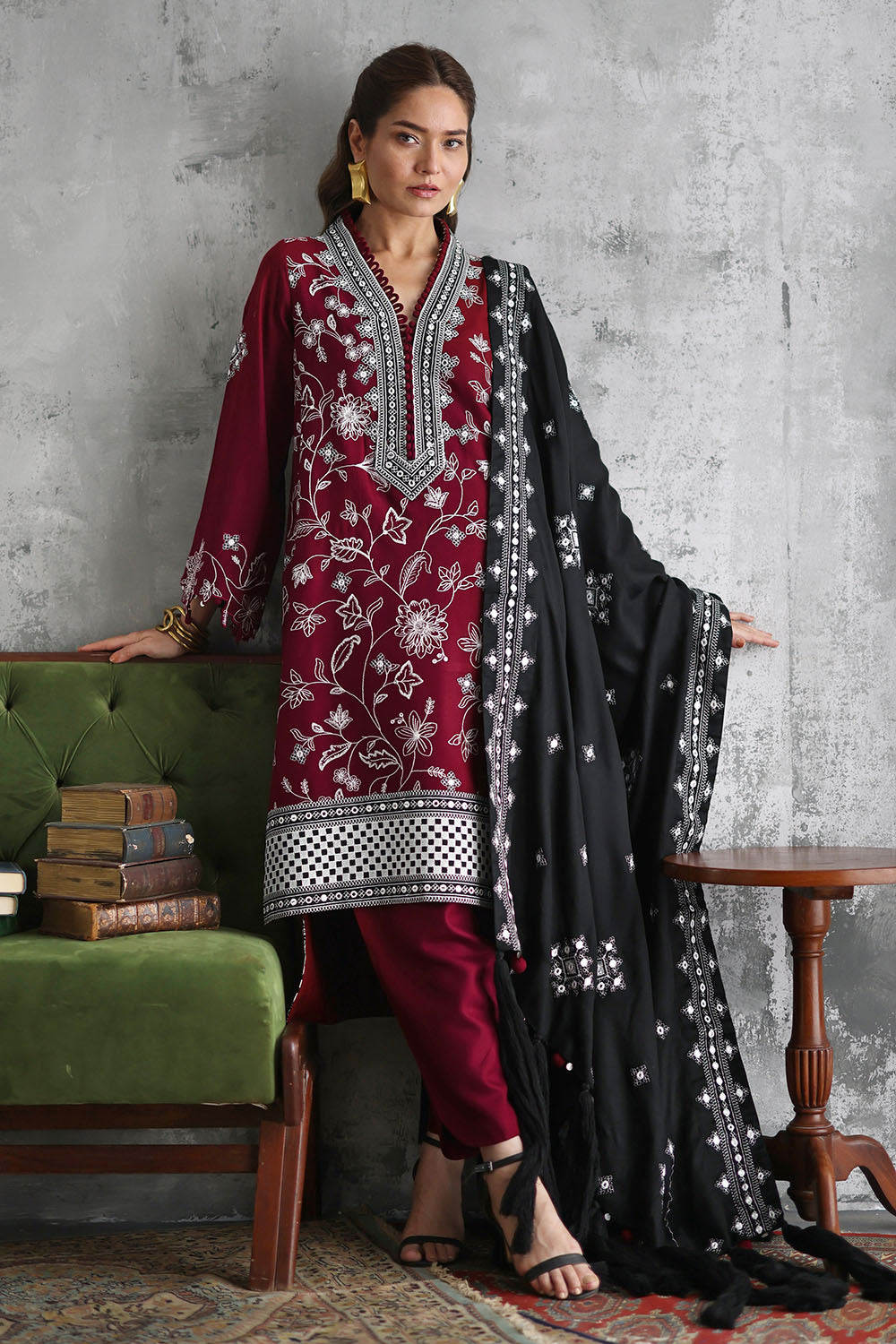 UAE-3 Piece Embroidered Pashmina Suit with Embroidered Pashmina Dupatta