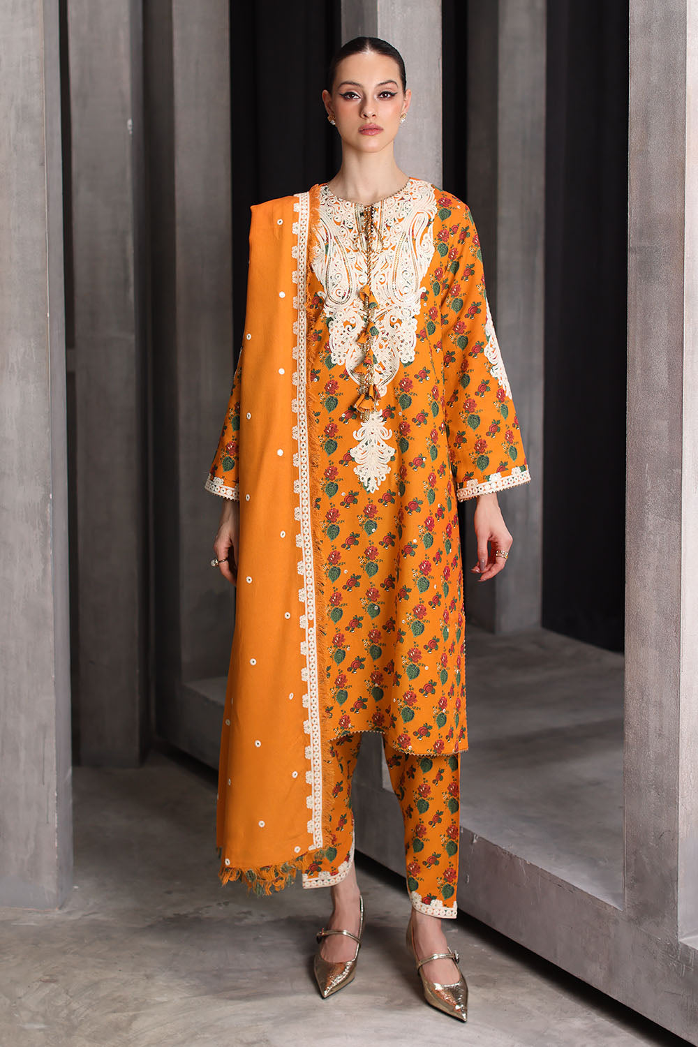 UAE-3 Piece Embroidered Printed Karandi Suit with Embroidered Karandi Dupatta