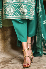 UAE-3 Piece Embroidered Lawn Suit with Organza Applique Borders and Embroidered Denting Lawn Dupatta