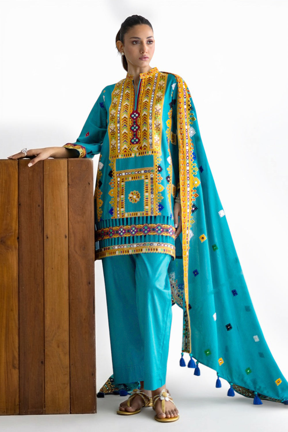 UAE-3 Piece Embroidered Lawn Suit with Lawn Dupatta and Borders CL-52569