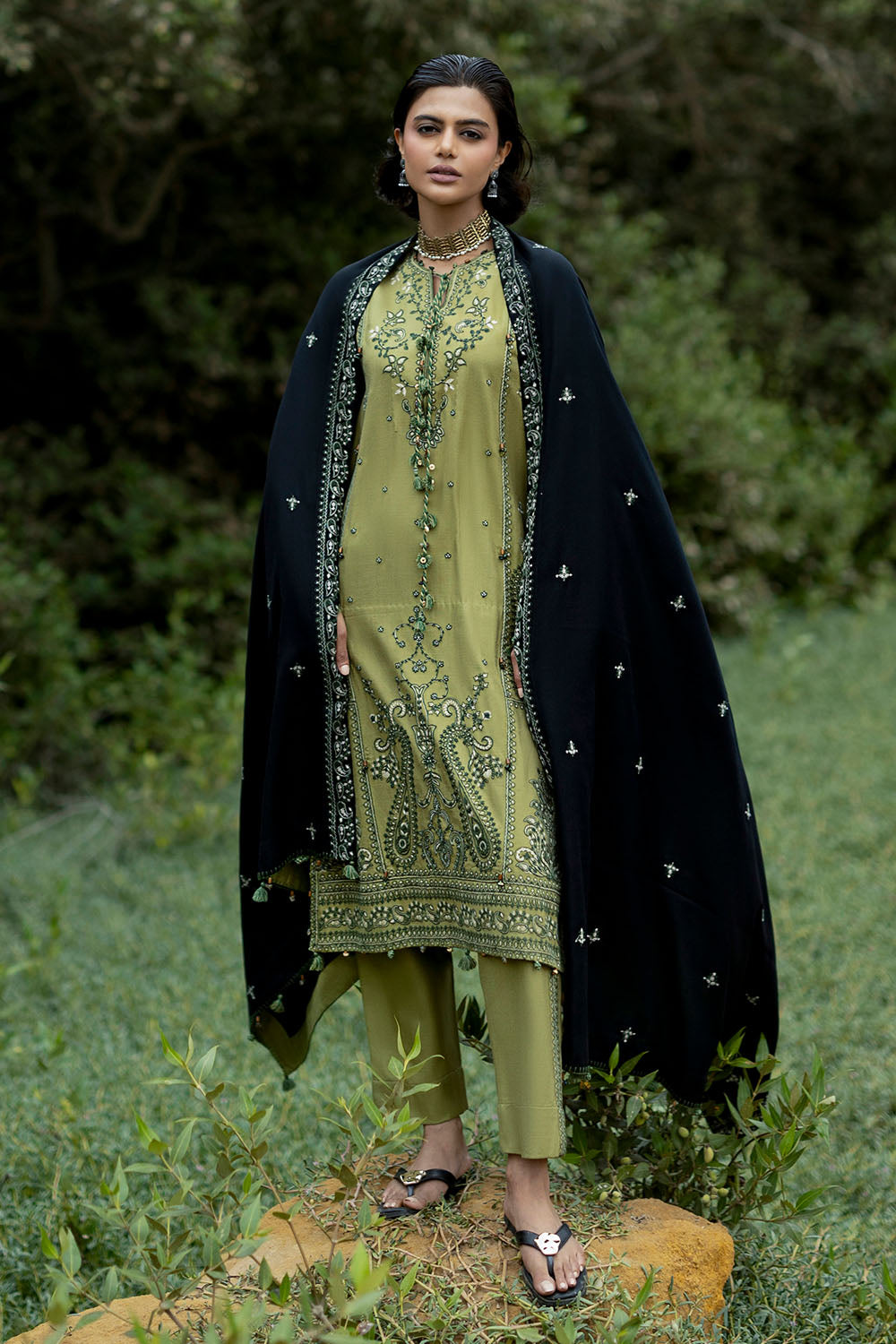 UAE-3 Piece Embroidered Pashmina Suit with Embroidered Pashmina Dupatta