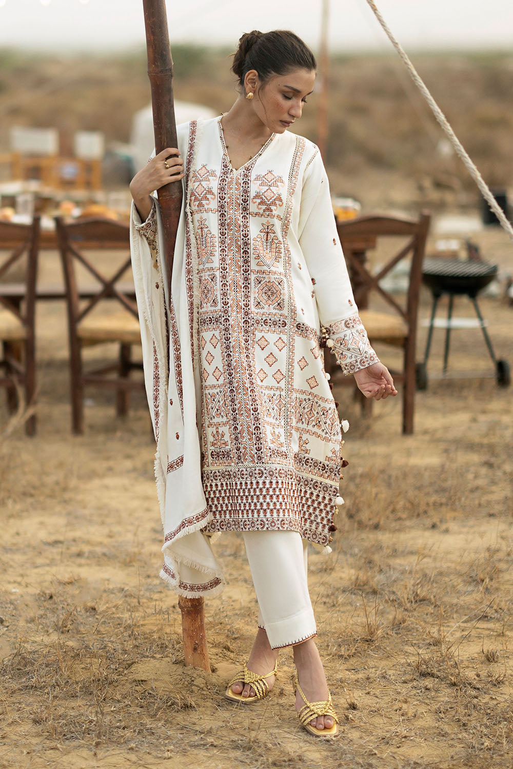 UAE-3 Piece Embroidered Pashmina Suit with Embroidered Pashmina Dupatta