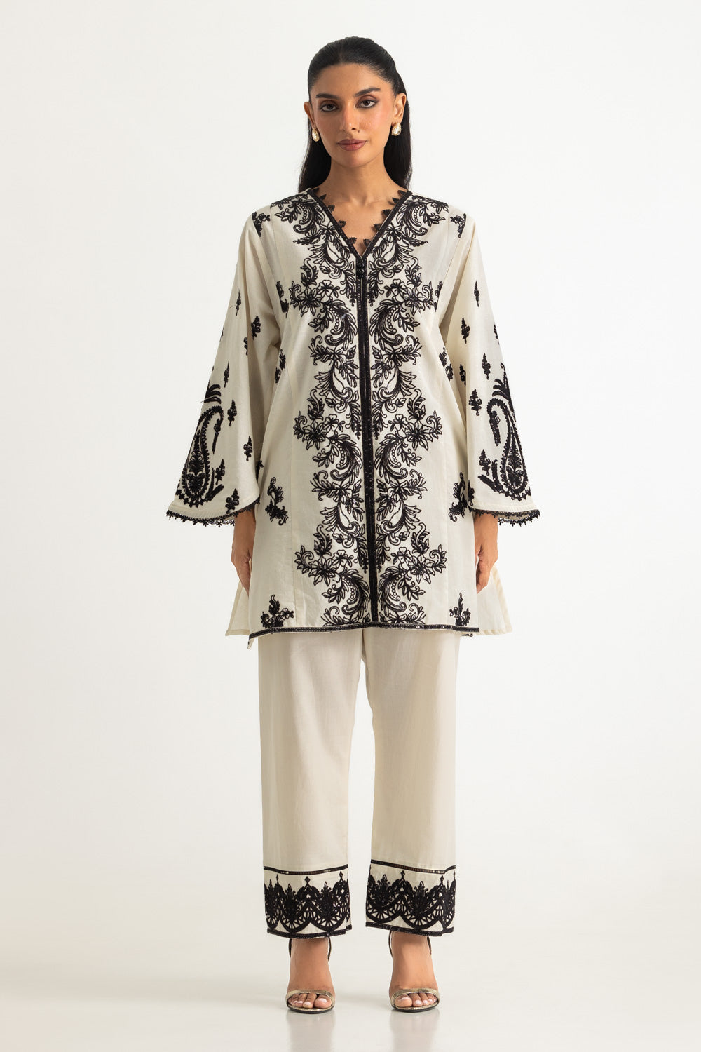 UAE- Karandi Embroidered Co-Ord Set
