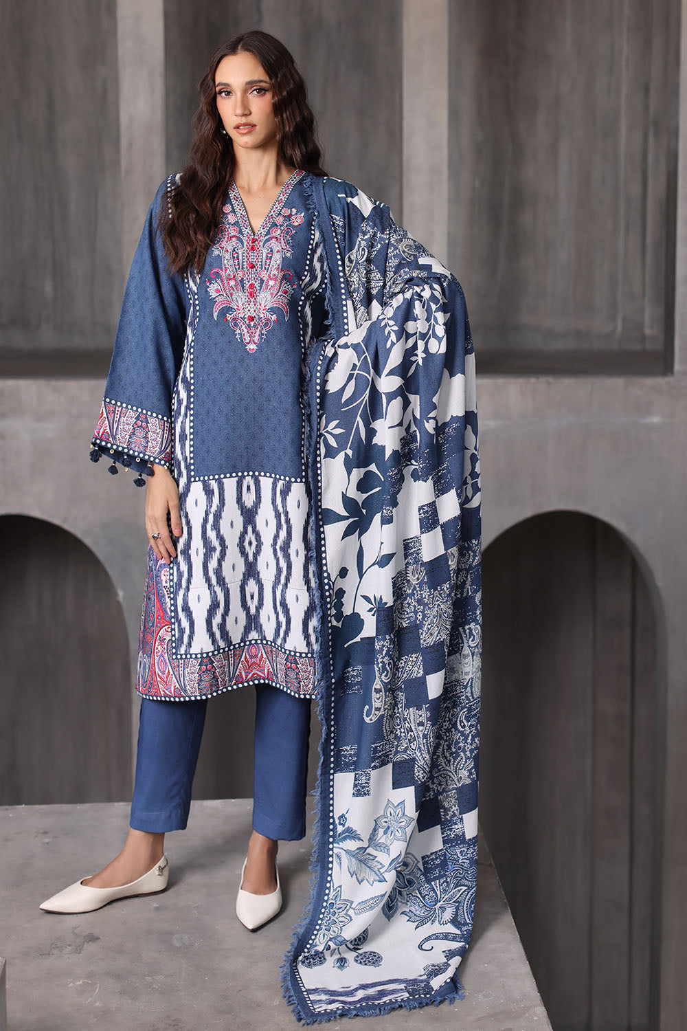 UAE-3 Piece Embroidered Printed Karandi Suit with Printed Karandi Dupatta