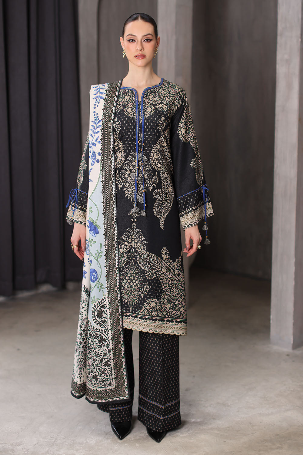 UAE-3 Piece Printed Karandi Suit with Printed Karandi Dupatta