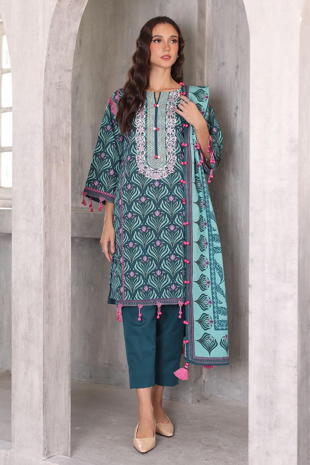 UAE-3 Piece Printed Khaddar Suit with Printed Khaddar Dupatta