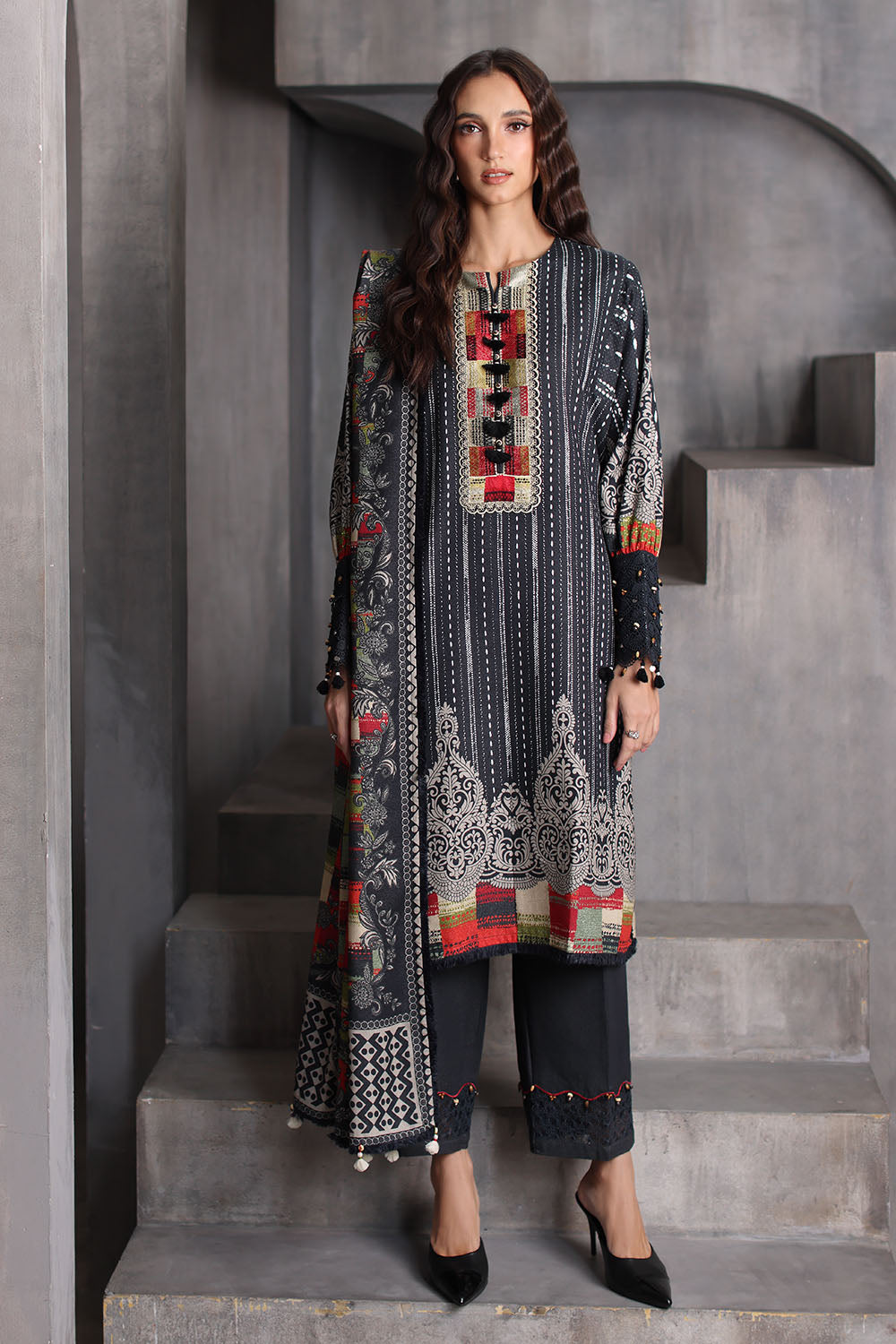 UAE-3 Piece Printed Karandi Suit with Printed Karandi Dupatta