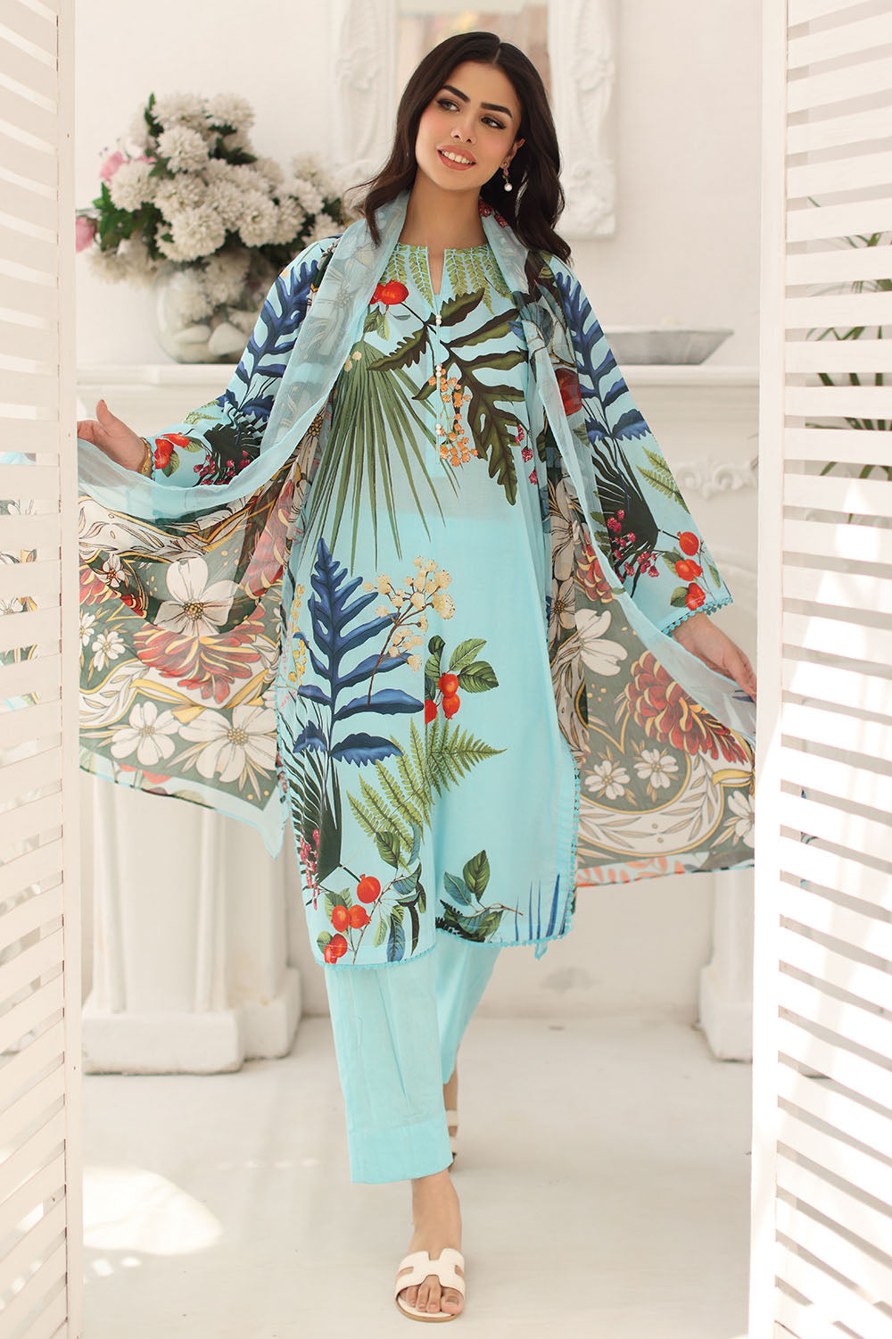 UAE-3 Piece Printed Lawn Suit with Chiffon Dupatta