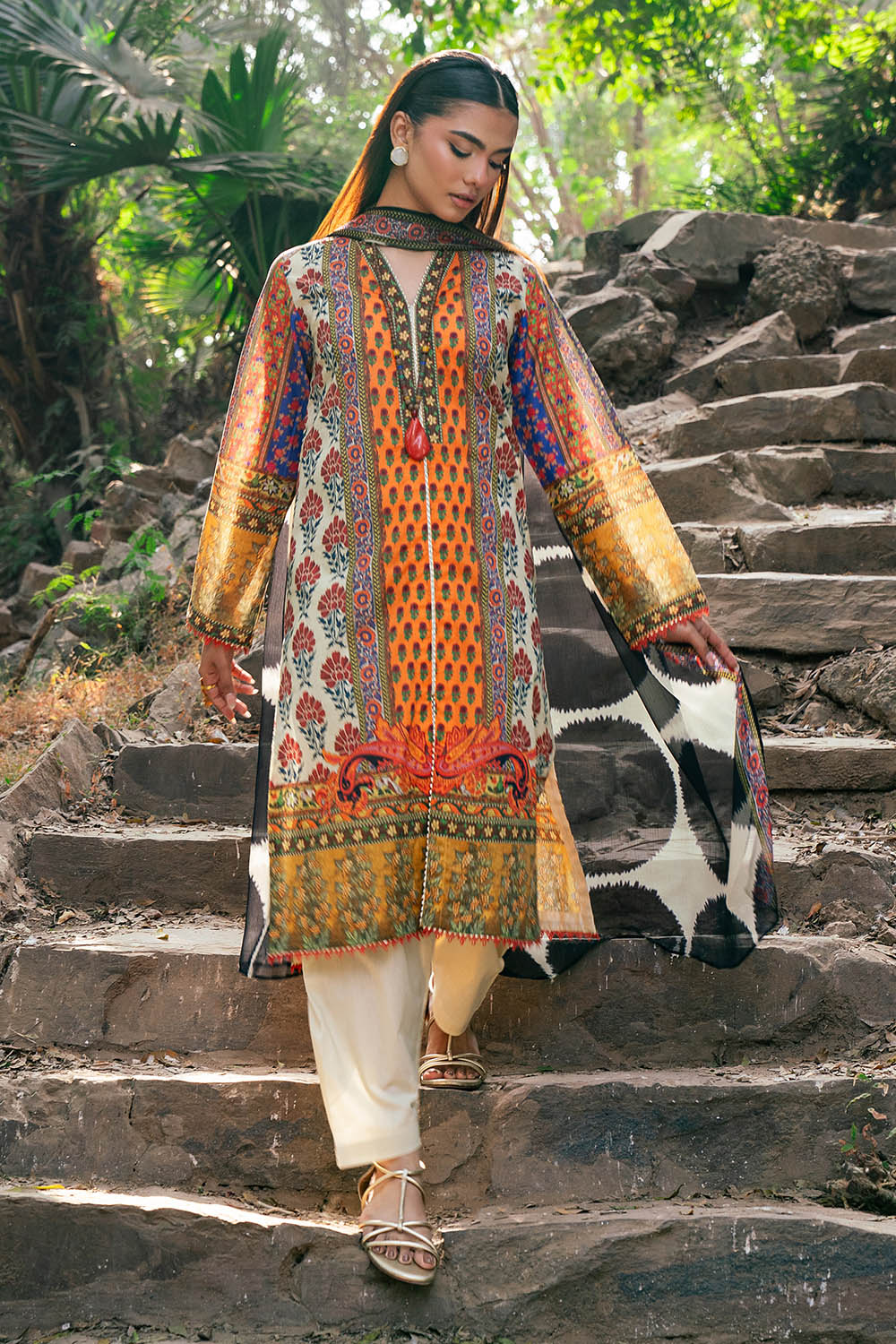 UAE-3 Piece Printed Lawn Suit with Chiffon Dupatta
