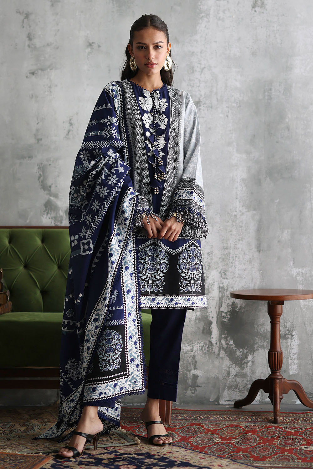 UAE-3 Piece Embroidered Printed Khaddar Suit with Printed Khaddar Dupatta