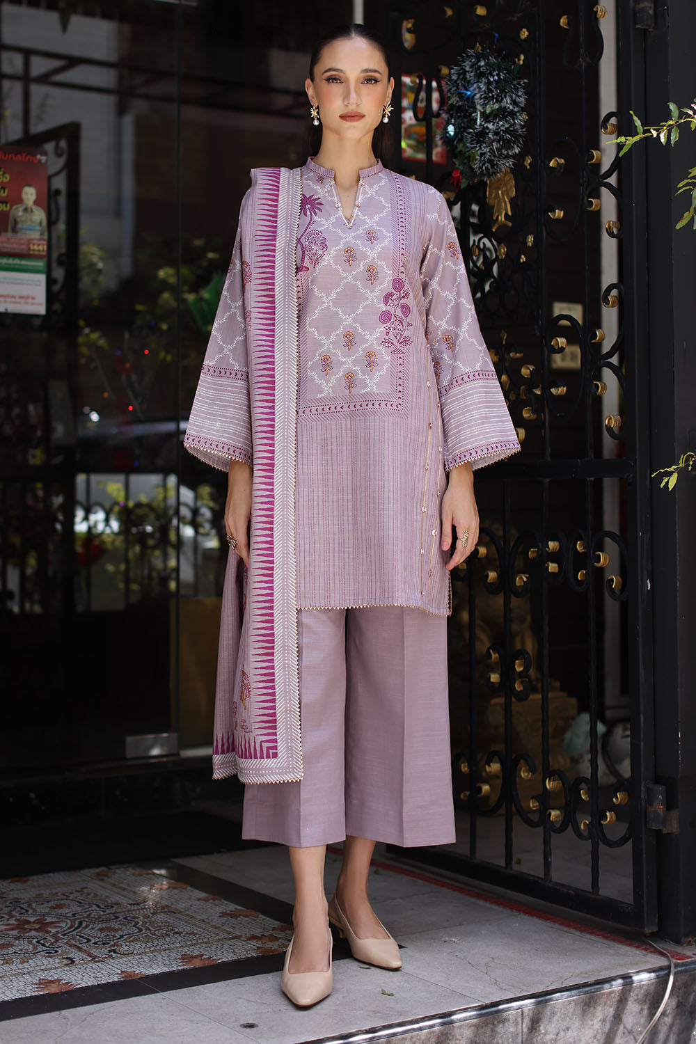 UAE-3 Piece Gold Printed Khaddar Suit with Gold Printed Khaddar Dupatta
