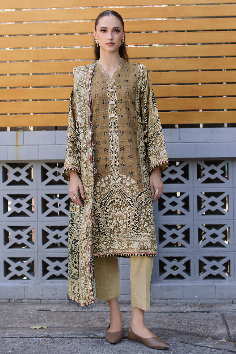 UAE-3 Piece Printed Khaddar Suit with Printed Khaddar Dupatta