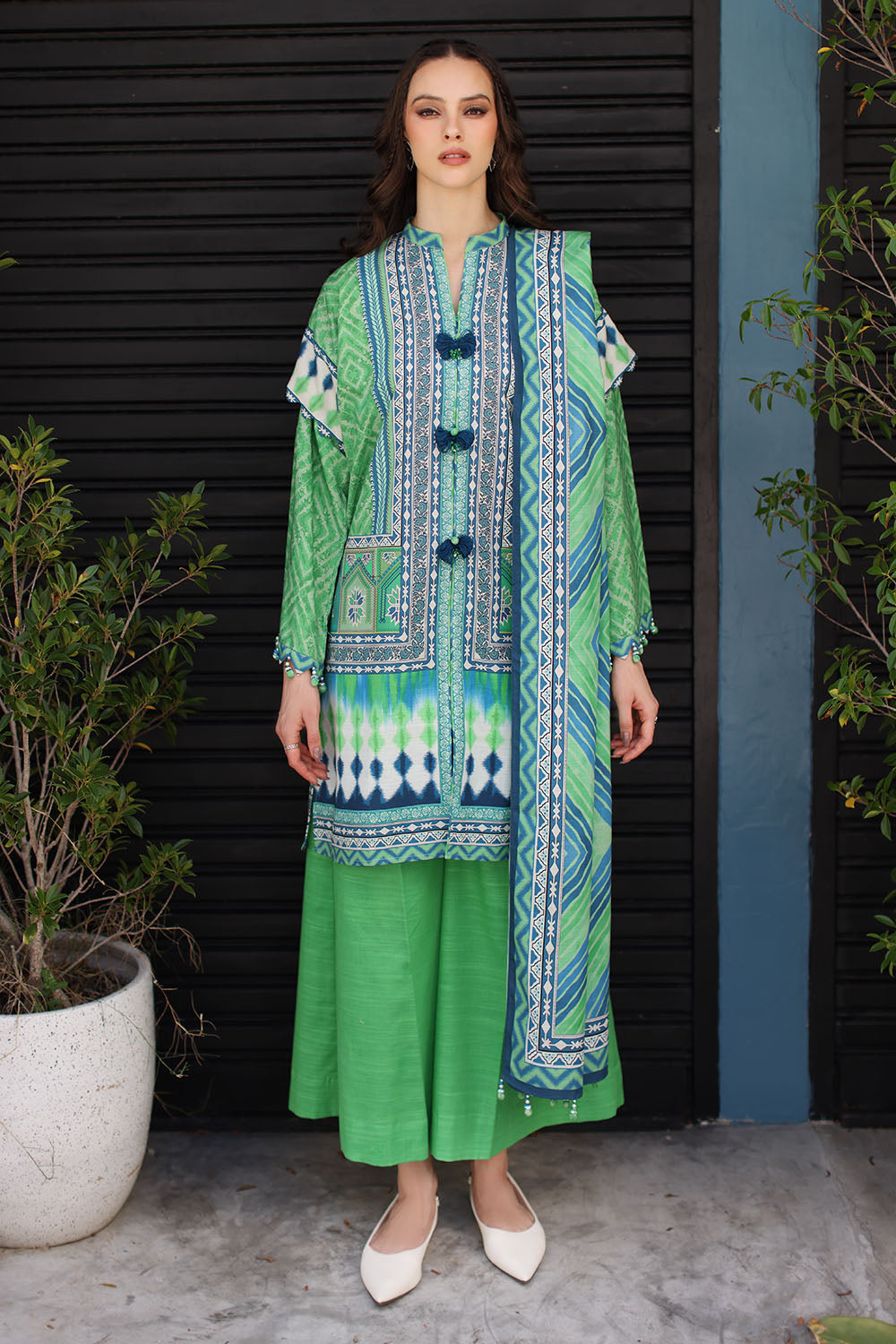 UAE-3 Piece Printed Khaddar Suit with Printed Khaddar Dupatta