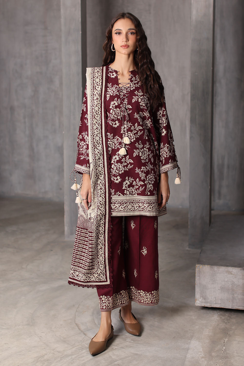 UAE-3 Piece Printed Khaddar Suit with Printed Khaddar Dupatta