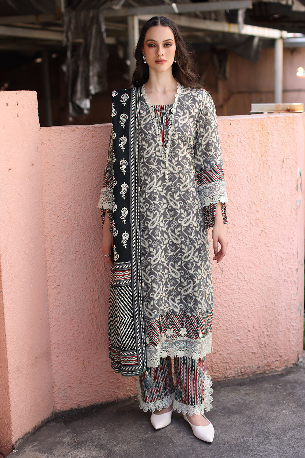 UAE-3 Piece Printed Khaddar Suit with Printed Khaddar Dupatta and Printed Trouser
