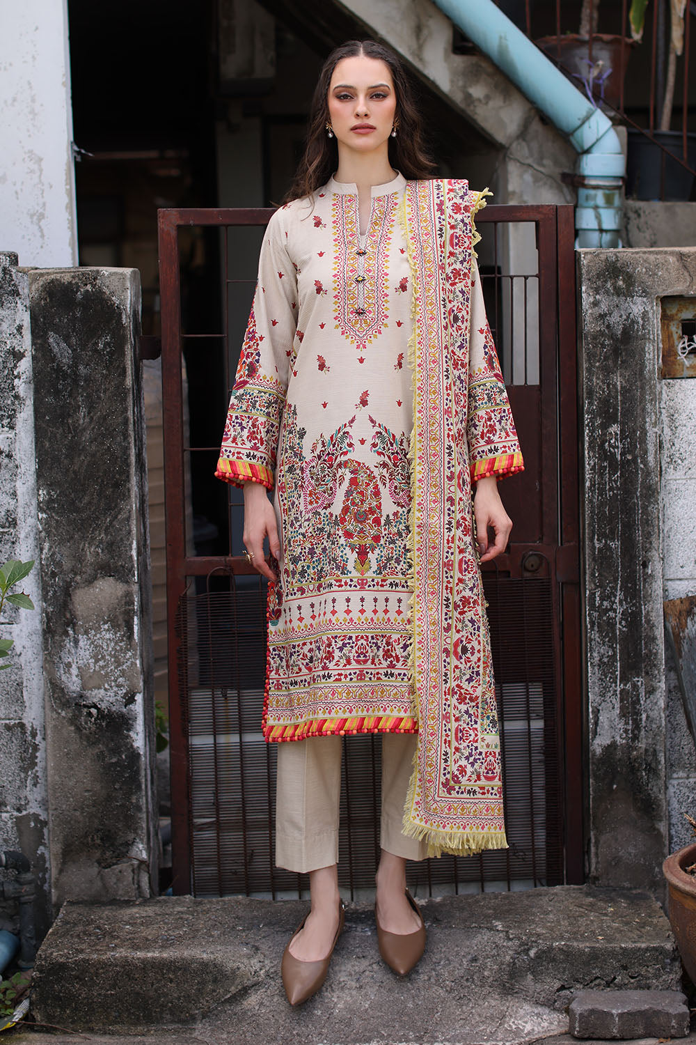 UAE-3 Piece Printed Khaddar Suit with Printed Khaddar Dupatta and Printed Trouser