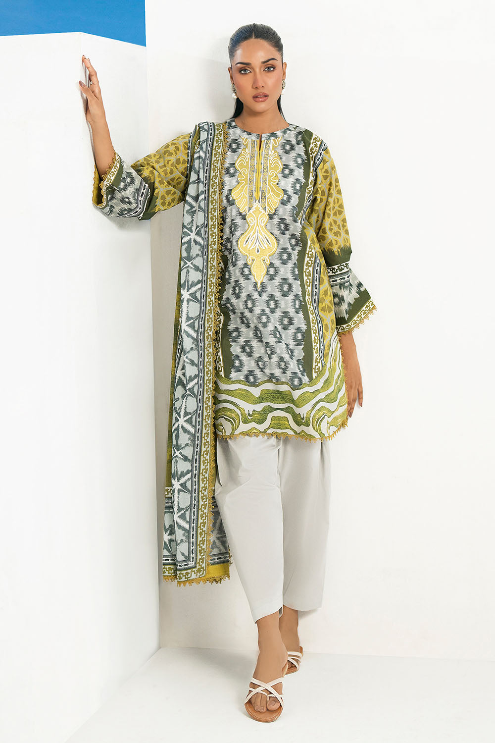 UAE-3 Piece Printed Lawn Suit with Embroidered Organza Neckline
