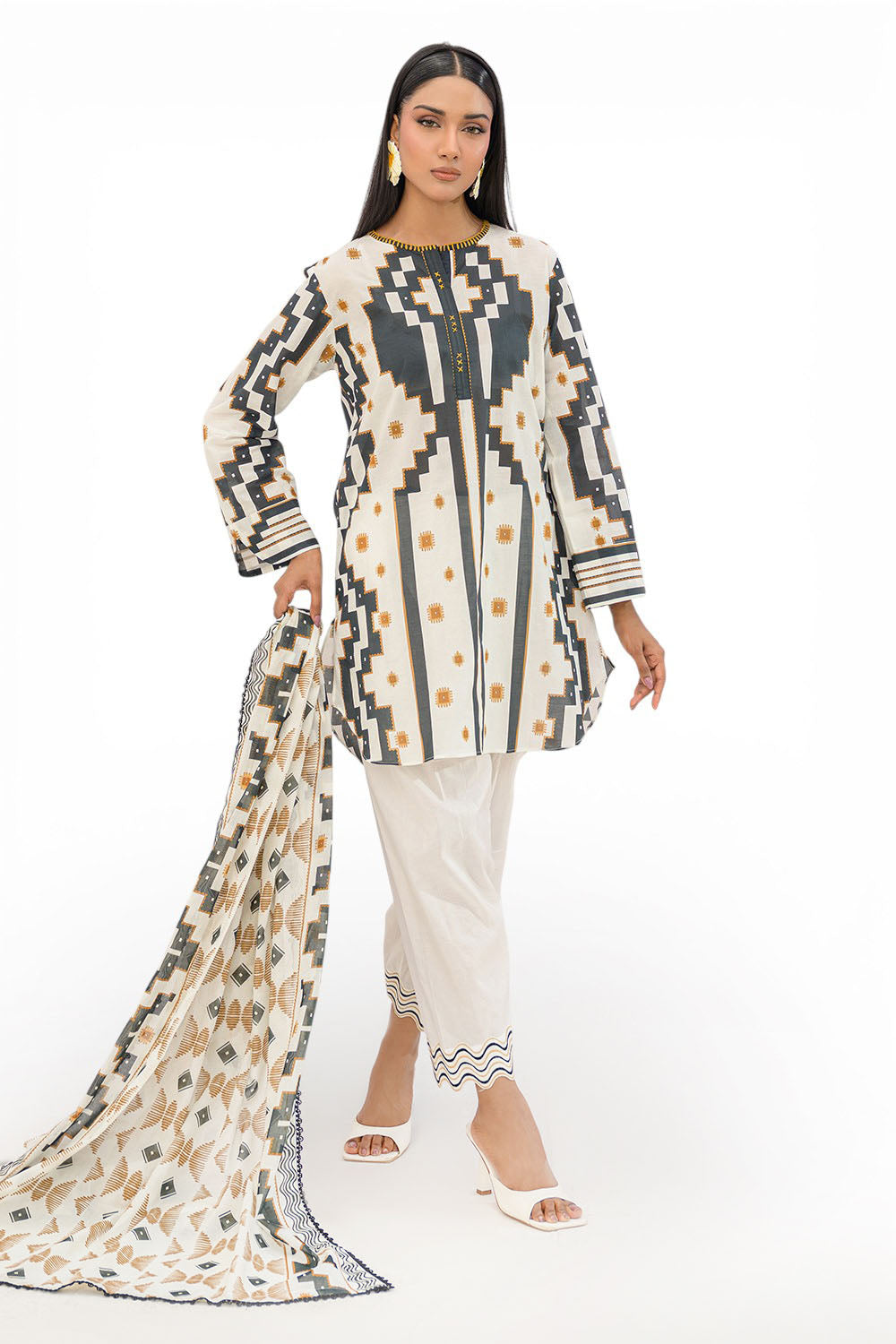 UAE-3 Piece Embroidered Printed Lawn Suit with Printed Lawn Dupatta and Dyed Trouser CL-62231