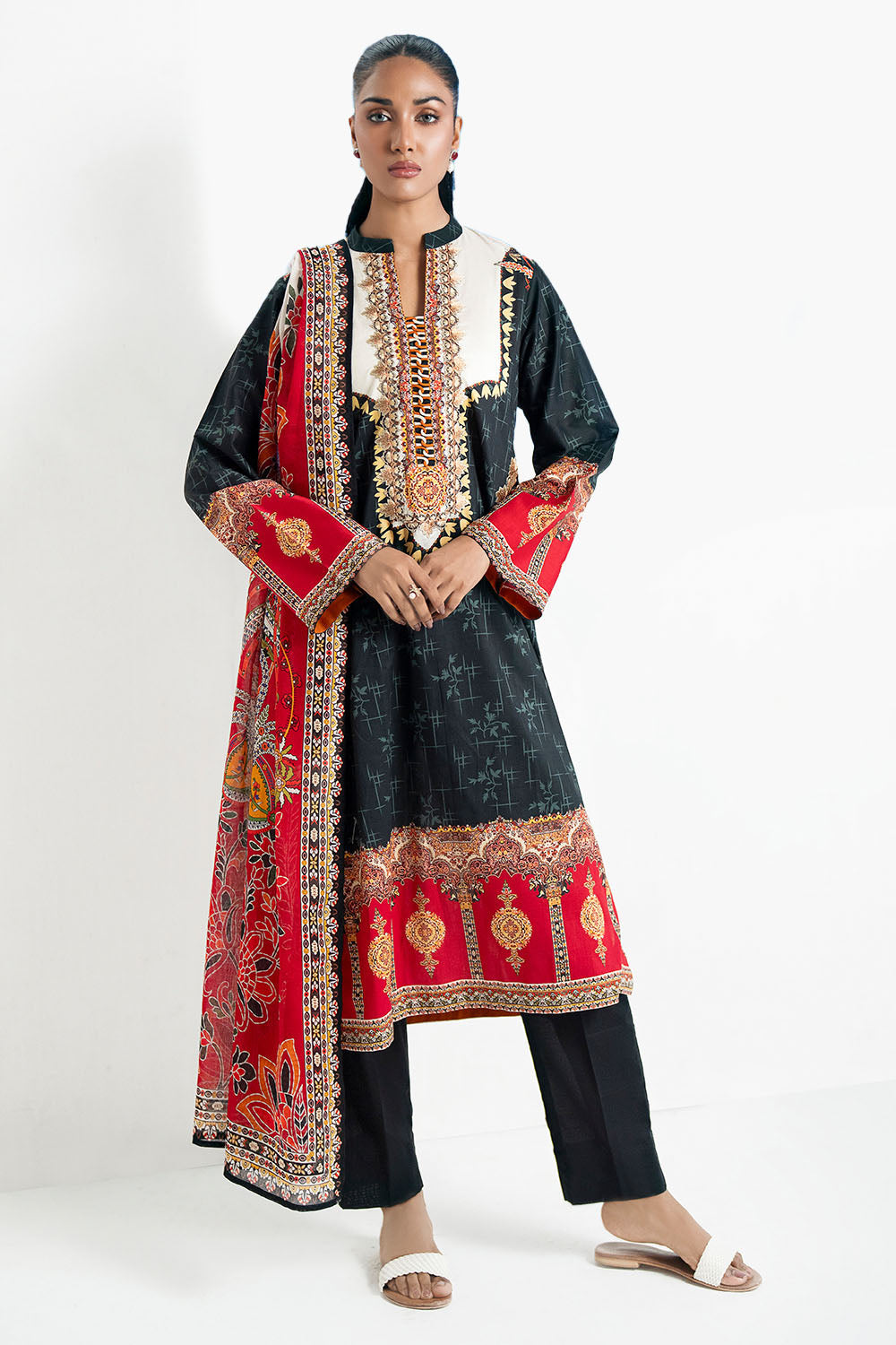 UAE-3 Piece Printed Lawn Suit with Embroidered Organza Lace & Bunches CL-62267