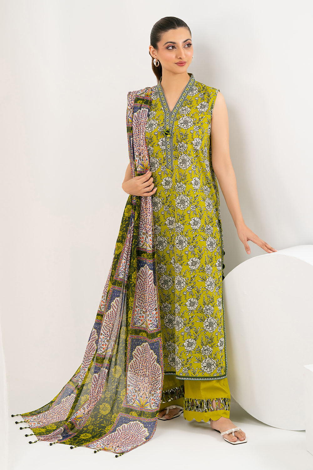 UAE-3 Piece Printed Lawn Suit