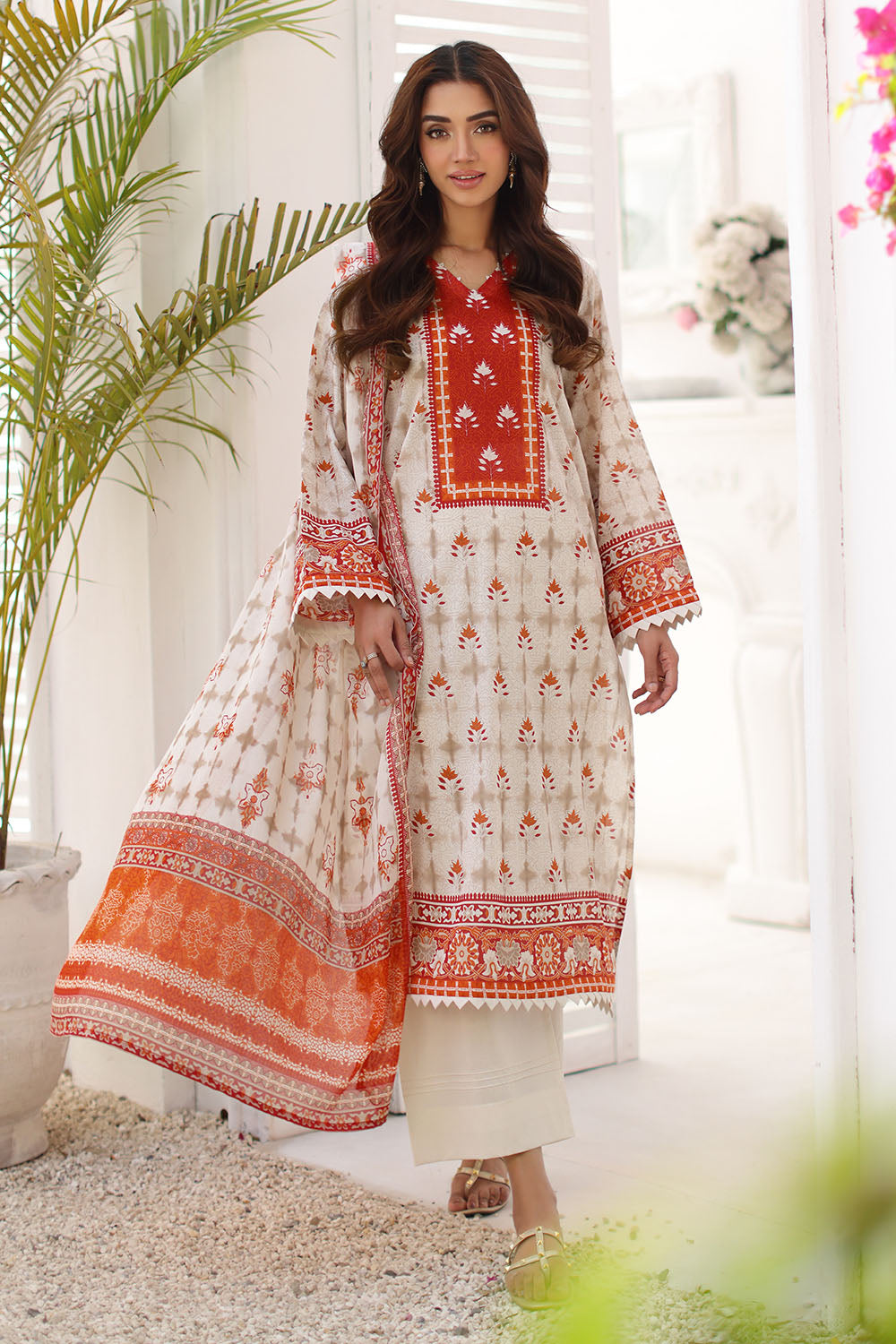 UAE-3 Piece Printed Lawn Suit with Printed Lawn Dupatta