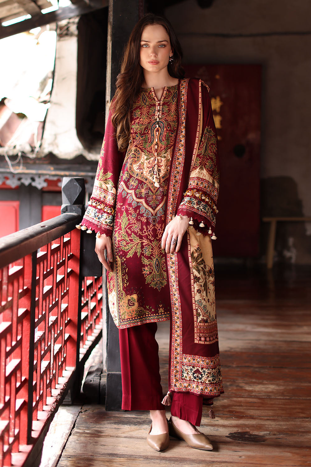 UAE-3 Piece Printed Linen Suit with Printed Linen Dupatta