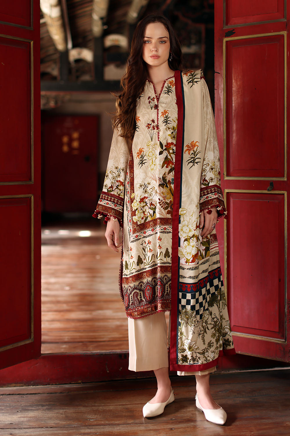UAE-3 Piece Printed Linen Suit with Printed Linen Dupatta