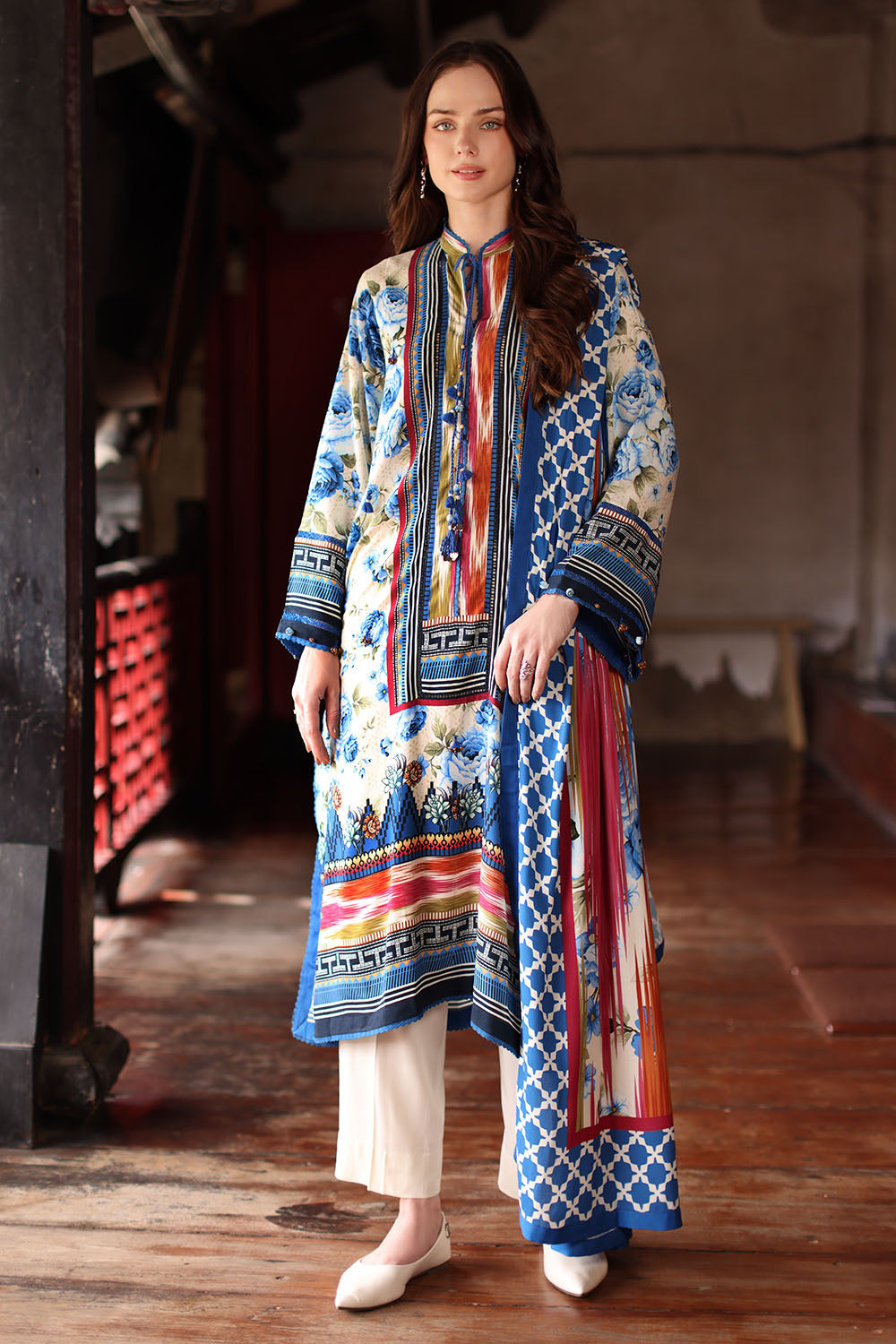 UAE-3 Piece Printed Linen Suit with Printed Linen Dupatta