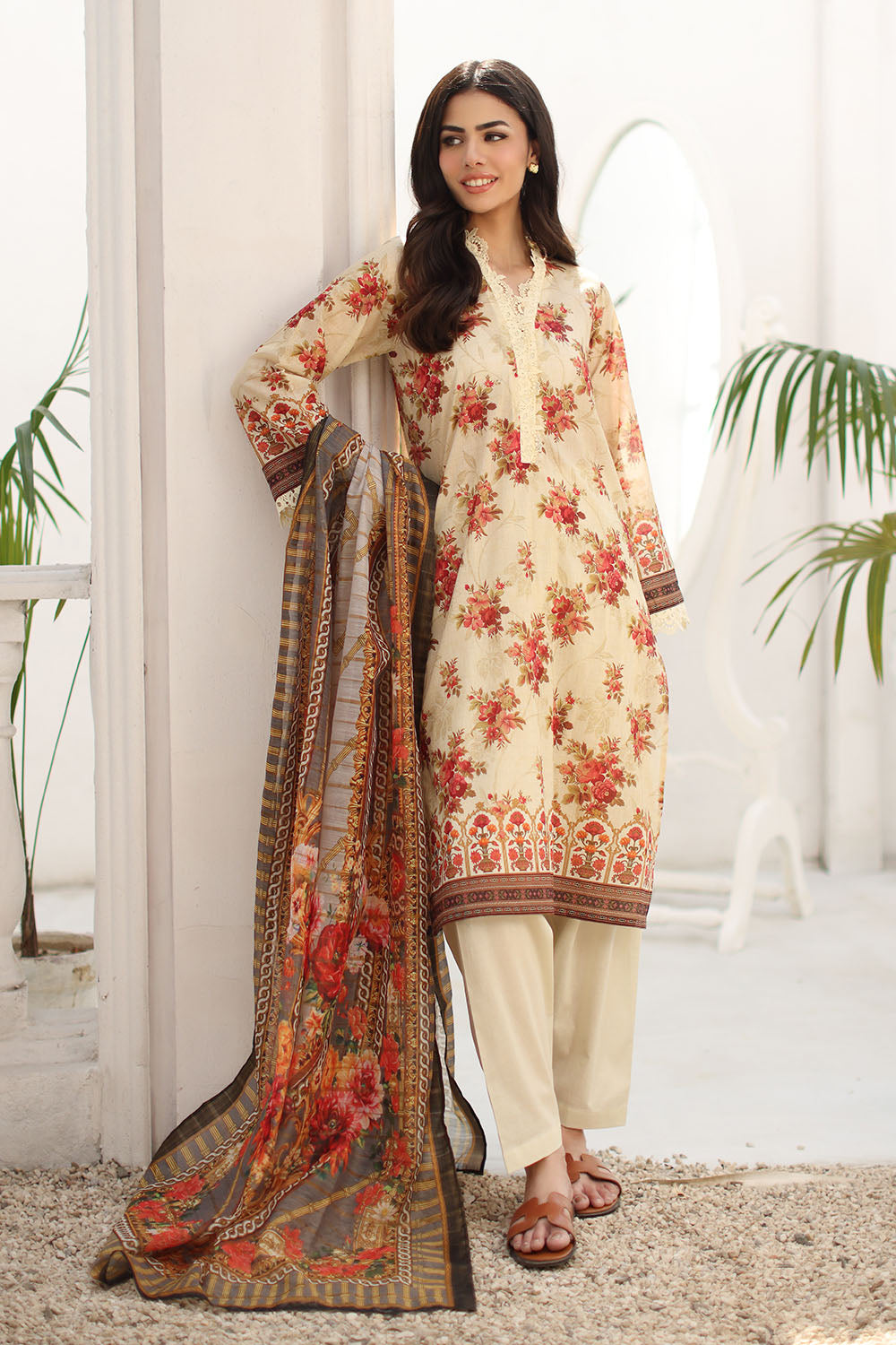 UAE-3 Piece Printed Lawn Suit with Zari Dupatta