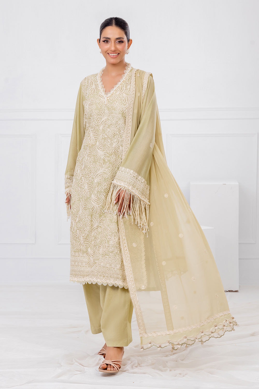 UAE -3 Piece Unstitched Embroidered Lawn Suit with Embroidered Chiffon Dupatta FE-52104