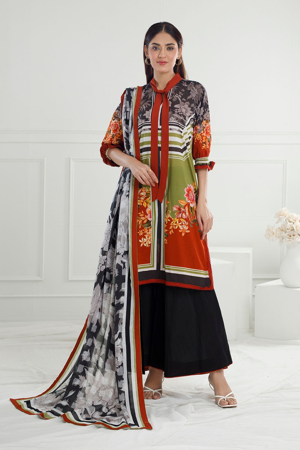 UAE-3 Piece Unstitched Printed Lawn Suit with Printed Lawn Dupatta CL-52570